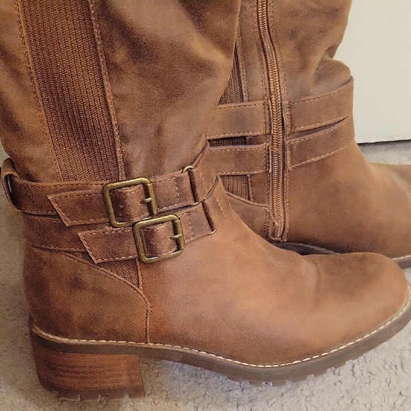 Knee Boots - Picture 2 of 3